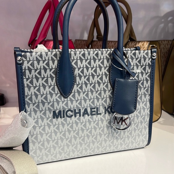 Michael Kors Mirella Small Ombré Signature Logo Crossbody Bag
Navy 
NWT - Picture 5 of 16
